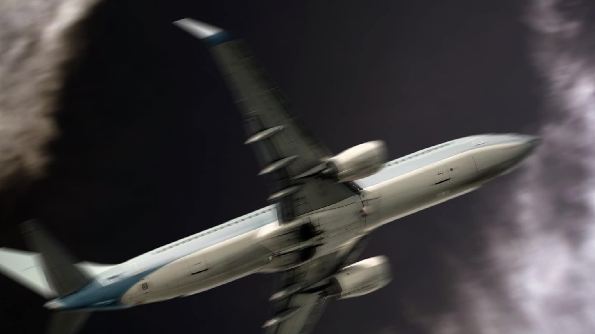 काळोखी रात्र, 239 प्रवाशांसह अचानक हवेतच गायब झालं विमान; अजूनही रहस्य कायम