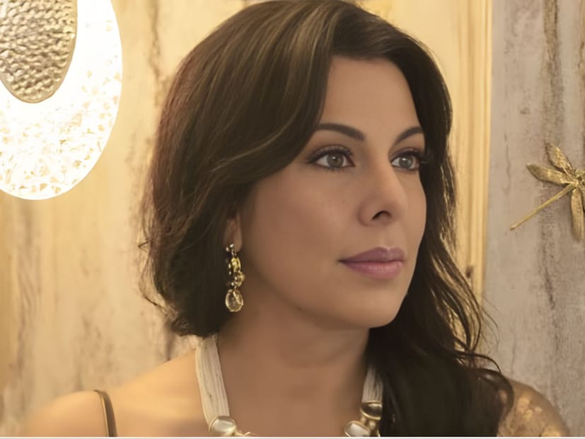  आपल्या आयुष्यातील कठीण काळाबद्दल बोलताना पूजा बेदी म्हणाली,"मी साधारण 27 वर्षांची होते, तेव्हा मोठी दुःखद घटना घडली. माझ्या आजीचे कॅन्सरने निधन झाले, माझा कुत्रा मरण पावला, आणि ज्यांनी मला 6 महिन्यांची असल्यापासून सांभाळलं, तेही गेले. माझ्या आईचा मृत्यू झाला आणि माझ्या भावाने आत्महत्या केली. या सर्वांच्या दरम्यान माझं लग्नही मोडलं आणि माझी दोन मुलंसुद्धा होती. म्हणजे माझा घटस्फोट झाला आणि शेवटी मला कोणतीही पोटगी मिळाली नाही. मी 32 वर्षांची होते आणि त्यावेळी मी खूप घाबरलेली होते".