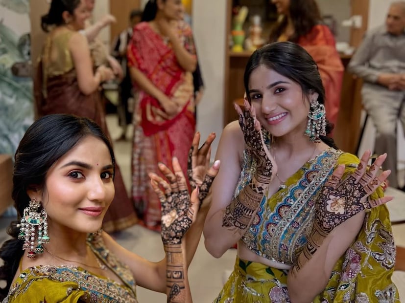  पूजा आणि सोहम गेल्या काही महिन्यांपासून रिलेशनमध्ये आहेत. आता दोघांच्या लग्नाची चाहत्यांना उत्सुकता आहे.