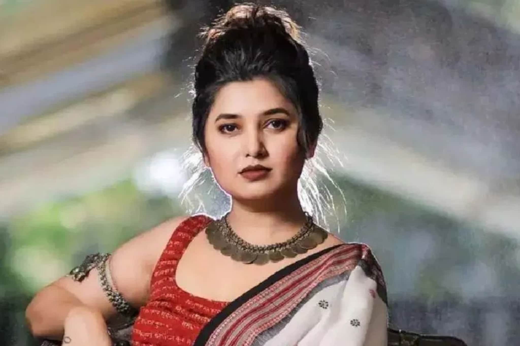 मांसाहार करणाऱ्यांवर बरसली प्राजक्ता माळी, स्पष्टच म्हणाली, “ते सडलेलं अन्न…”