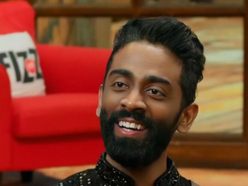  'बिग बॉस 19'च्या घरात प्रणित मोरेला डेंग्यू झाला असून त्याला मुंबईतील रुग्णालयात दाखल करण्यात आले आहे. सध्या त्याच्यावर उपचार सुरू आहेत.