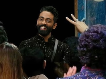 Bigg Boss च्या घरात प्रणित मोरे पडलाय प्रेमात, कोणी काढली विकेट? Bigg Boss च्या घरात प्रणित मोरे पडलाय प्रेमात, कोणी काढली विकेट?