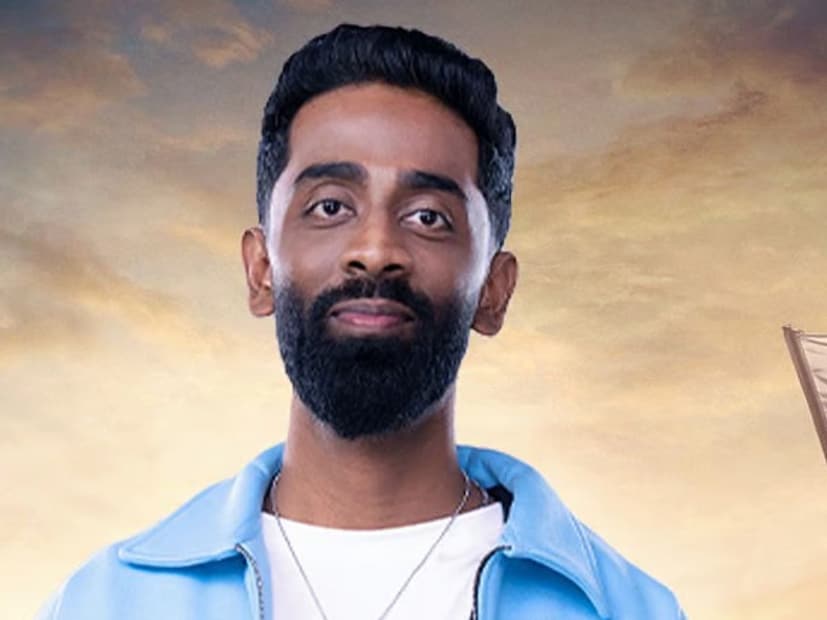  प्रणित मोरे तब्येतीच्या कारणाने 'बिग बॉस 19'मधून बाहेर पडला असल्याने त्याच्या चाहत्यांना मोठा धक्का बसला आहे. प्रकृतीत सुधारणा झाल्यानंतर प्रणित पुन्हा 'बिग बॉस 19' खेळण्यासाठी सज्ज होणार का हे पाहावे लागेल.