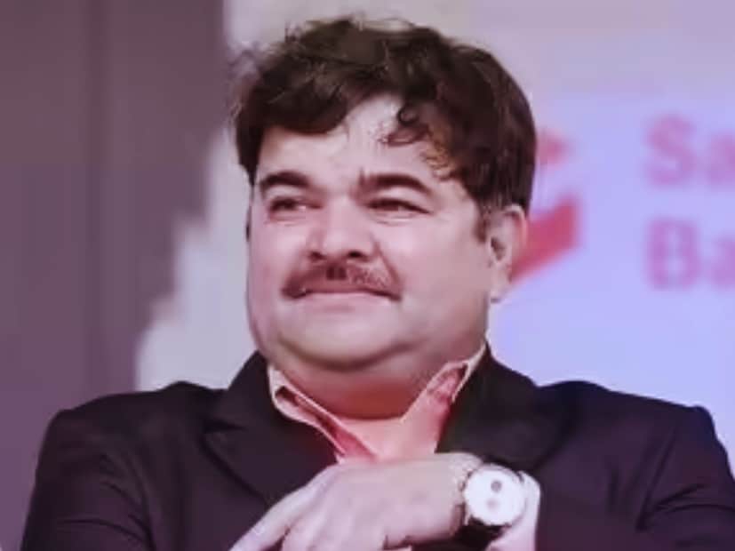  अभिनेता आणि नाट्यनिर्माते प्रशांत दामले यांनी एक व्हिडीओ शेअर करत मदतीचा हात उचलला असल्याची चाहत्यांना माहिती दिली आहे. प्रशांत दामलेंनी लिहिलं आहे,"माझ्या कारकीर्दीतील 13,333 वा प्रयोग 16 नोव्हेंबर रोजी पुण्यातील बालगंधर्व रंगमंदिरात पार पडला. आजवर माझ्या प्रत्येक प्रयोगाला जसा रसिकप्रेक्षकांचा प्रतिसाद असतो तसाच उदंड प्रतिसाद आणि प्रेम मला यावेळीही अनुभवता आलं".