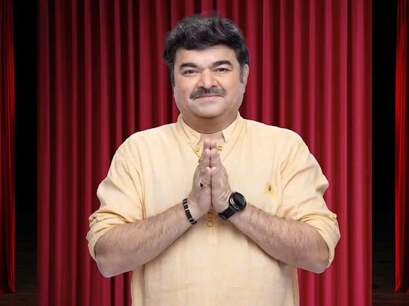  प्रशांत दामले यांना रंगभूमीचा 'विक्रमादित्य' म्हटलं जातं. पण आता आपत्तीग्रस्तांना मोठी मदत करत त्यांनी कौतुकास्पद पाऊल उचललं आहे. प्रशांत दामले यांनी याआधी 6 नोव्हेंबर 2022 रोजी 12,500 प्रयोग करत रेकॉर्ड केला होता. पण आता तीन वर्षांत त्यांनी स्वत:चाच रेकॉर्ड मोडला आहे. नुकताच पुणेकरांच्या साथीने मराठी रंगभूमीवर अनोखा विक्रमी सोहळा पार पडला. प्रशांत दामलेंच्या 'शिकायला गेलो एक' या नाटकाचा 13 हजार 333 वा प्रयोग पार पडला आहे. हा प्रयोग करत दामलेंनी स्वत:चाच रेकॉर्ड ब्रेक केला आहे.