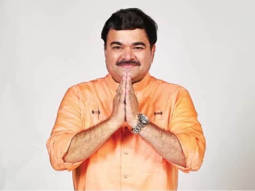  प्रशांत दामले यांची टूरटूर, मोरुची मावशी, ब्रह्मचारी, गेला माधव कुणीकडे, एका लग्नाची गोष्ट, जादू तेरी नजर, प्रियतमा, बहुरुपी, साखर खाल्लेला माणूस आणि शिकायला गेलो एक, अशा अनेक नाटकांच्या माध्यमातून प्रशांत दामले यांनी रंगभूमी गाजवली आहे. गेल्या चार दशकांत त्यांना नाट्यरसिकांची नस चांगलीच कळली आहे.