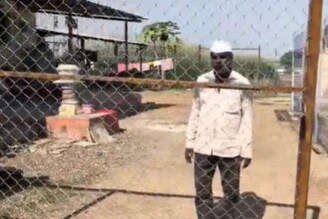 इथे प्राणी नाही तर माणसं राहतात पिंजऱ्यात, पुण्यातील लोकांवर ही वेळ का आली?