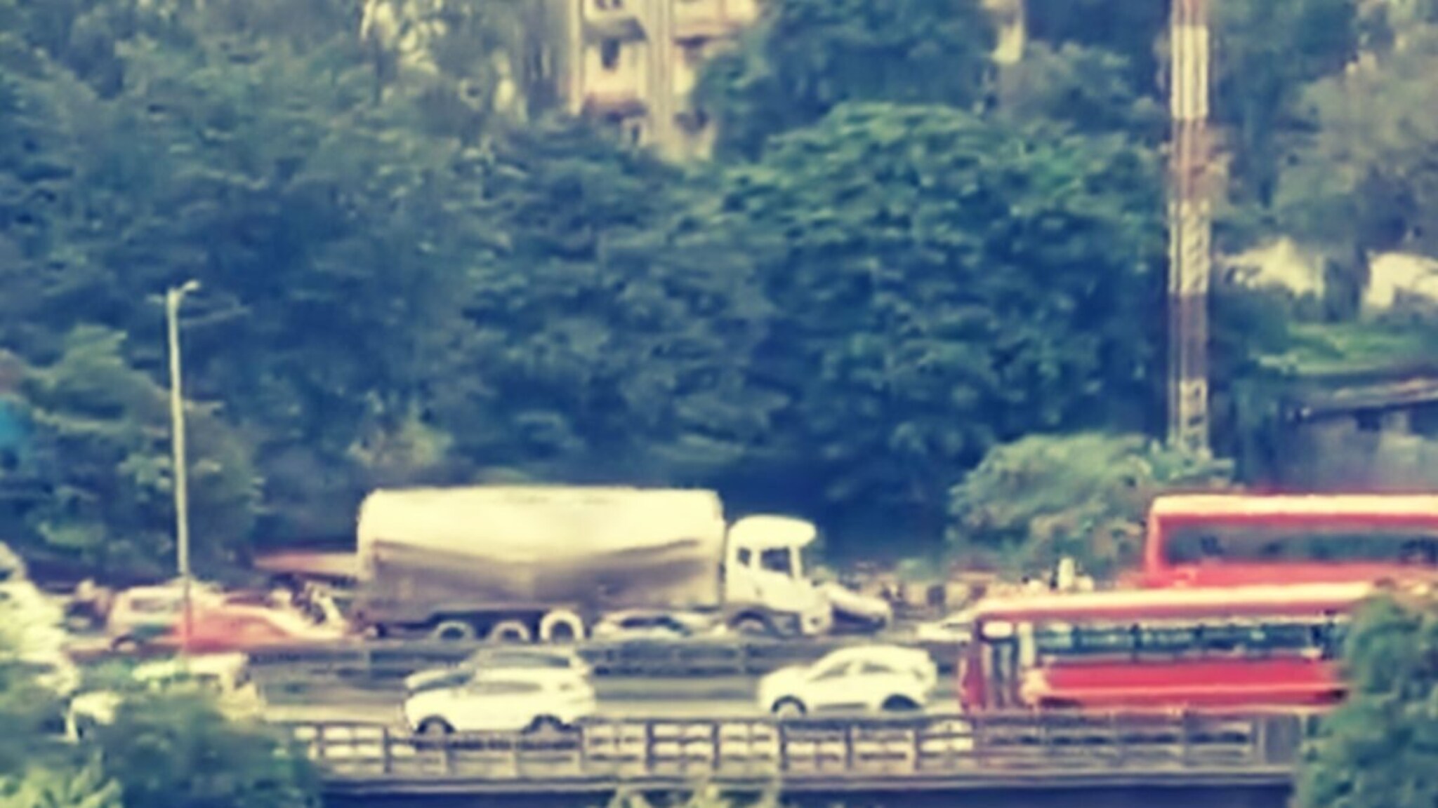 Pune Navale Bridge Accident : नवले पुलावर असं काय आहे? इथं होतात सगळ्यात जास्त अपघात; म्हणतात ब्लॅक स्पॉट