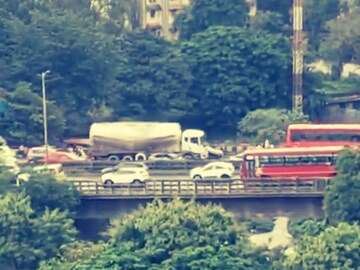 नवले पुलावर असं काय आहे? इथं होतात सगळ्यात जास्त अपघात; म्हणतात ब्लॅक स्पॉट