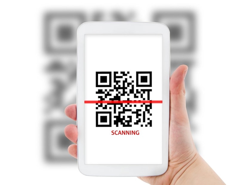 उदा. एखादा QR कोड https://example.com/pay?order=123 असे URL ठेवतो किंवा UPI पेमेंटसाठी upi://pay?pa=merchant@upi&am=100 असा URI असू शकतो. डिकोड झाल्यावर ऍप तपासतं की हा टेक्स्ट कोणत्या प्रकारचा आहे, वेबसाइट लिंक आहे का, UPI किंवा इतर ऍप आहे.