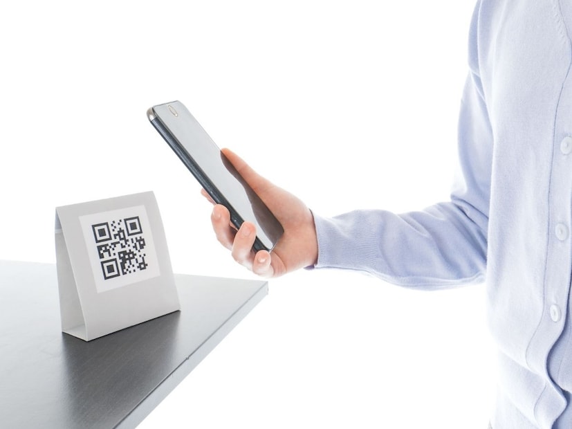 जर URL आढळला, तर ऍप सिस्टमला हे लिंक उघड अशी विनंती पाठवते. ऑपरेटिंग सिस्टीम (Android/iOS) त्या लिंकसाठी उपलब्ध ब्राउझर किंवा संबंधित ऍप उघडतं. जर URI स्कीम जसं UPI असेल, तर ती स्कीम हँडल करणारे पेमेंट ऍप निवडले जाते आणि ते थेट पेमेंट इंटरफेस दाखवतं.