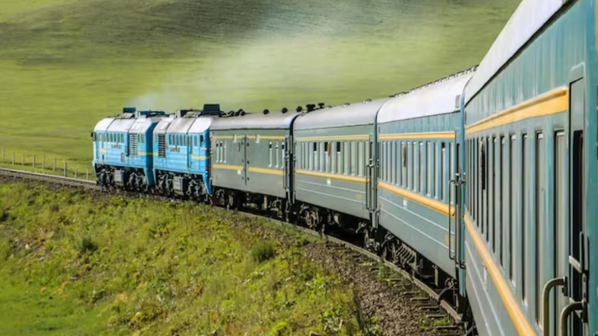 रहस्यमयी ट्रेन! स्टेशन सोडताच 'गायब' होते, तब्बल 6 दिवसांनी दिसते; कोणती, कुठून सुटते?