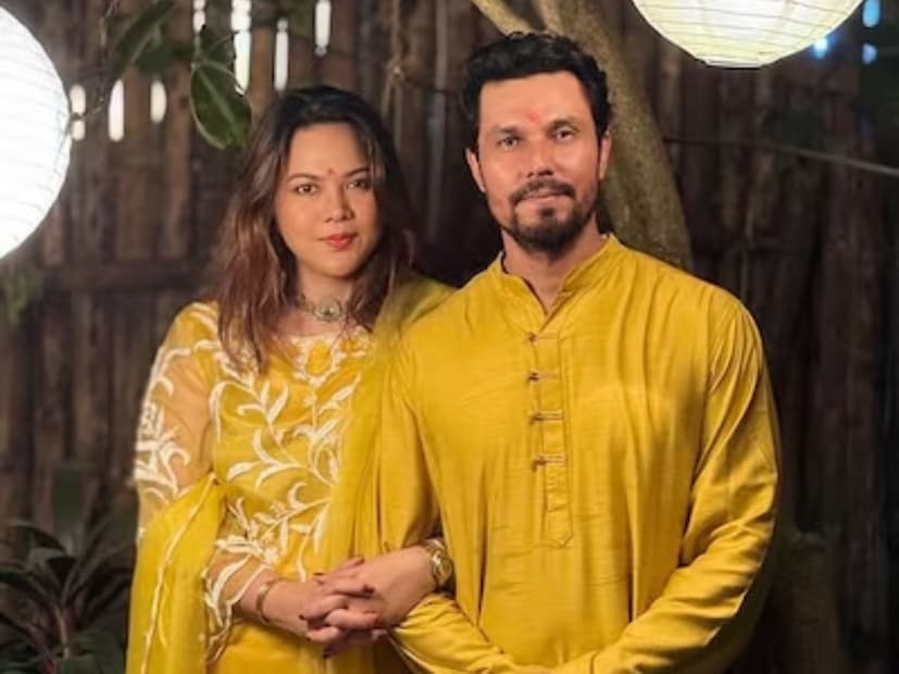  रणदीप हुड्डाची पोस्ट सध्या सोशल मीडियावर व्हायरल होत आहे. सेलिब्रिटी आणि चाहते अभिनेत्यावर शुभेच्छांचा वर्षाव करत आहेत. लग्नासाठी शुभेच्छा आणि गुडन्यूजसाठी अभिनंदन, अशा पद्धतीच्या पोस्ट चाहते आणि सेलिब्रिटी करत आहेत.