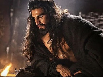 Guess Who : मिथुन चक्रवर्तीची हीरोइन, त्या भयंकर सीनने रात्रीची झोपच उडाली Guess Who : मिथुन चक्रवर्तीची हीरोइन, त्या भयंकर सीनने रात्रीची झोपच उडाली