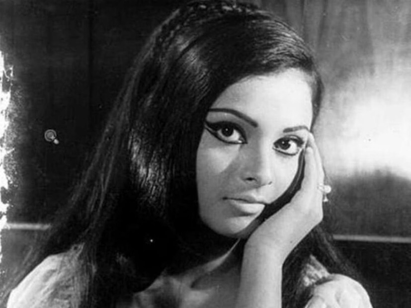  सिमी गारेवालचा रेंडेवू या शोच्या माध्यमातून नेहमीच बॉलिवूड स्टार्सचे गुपित सर्वांसमोर उघड होतात. या शोमध्ये रेखांनी आपल्या आयुष्याचे काळे पान उघडले. ही गोष्ट अनेक वर्षांपूर्वीची असली तरी आजही व्हायरल होत आहे.