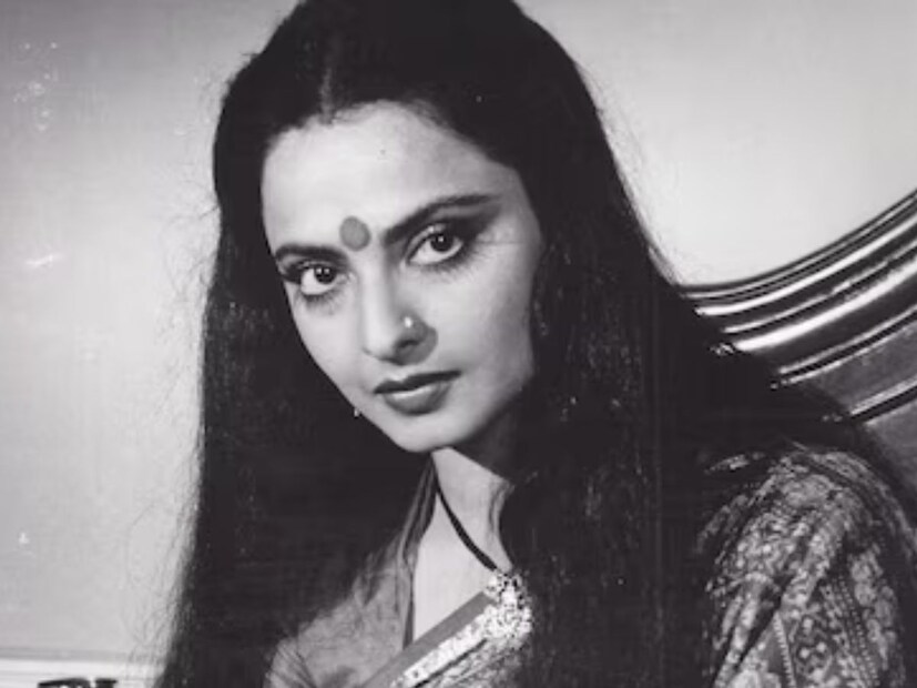  रेखा यांनी सिमीच्या शोमध्ये कबूल केले की त्यांनी दारूच्या मैफिली रंगवल्या, ड्रग्जही घेतले. तसेच त्यांनी स्वतःला वाईट म्हटले. त्यांच्या या बेधडकपणामुळे चाहते पडले.