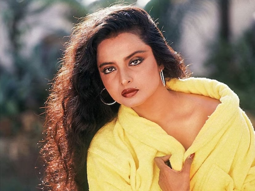  रेखा गेल्या 11 वर्षांपासून चित्रपटांपासून दूर आहेत. फक्त 1-2 वेळा त्यांनी फक्त कॅमिओ रोलच केला आहे. विशेष म्हणजे 11 वर्षांपासून सिनेमापासून दूर असूनही त्या अब्जावधींच्या संपत्तीच्या मालकीण आहेत. एका रिपोर्टनुसार, रेखा यांनी अंदाजे नेटवर्थ 332 कोटी रुपयांच्या आसपास आहे. चित्रपटांव्यतिरिक्त त्यांच्या नावावर 25 कोटी रुपयांपर्यंतची मालमत्ता आणि साड्यांचा एक अप्रतिम कलेक्शन आहे. त्या पुरस्कार सोहळे आणि इतर कार्यक्रमांमध्ये उपस्थित राहण्यासाठी मोठं मानधन घेतात.