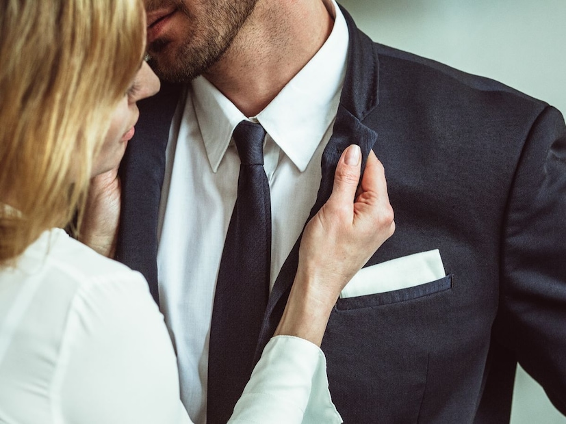 सर्व्हेने आणखी एक गोष्ट उघड केली. पुरुष कर्मचारी सहकर्म्यांसोबतच्या नात्याबद्दल जास्त खुल्या पद्धतीने बोलतात, तर युवा कर्मचारी करिअरवर परिणाम होऊ नये म्हणून थोडे जपून पावले टाकताना दिसतात. एक्स्पर्ट्सचे म्हणणे आहे की भारतात नातेसंबंधांबद्दलची विचारसरणी झपाट्याने बदलत आहे आणि लोक आधुनिक नात्यांना पूर्वीपेक्षा जास्त स्वीकारत आहेत.