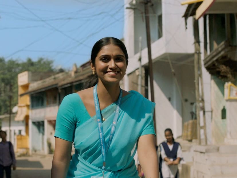  रिंकू राजगुरूच्या आगामी 'आशा' या चित्रपटाने रिलीजआधीच आपली ताकद दाखवून दिली आहे. 61 व्या महाराष्ट्र राज्य मराठी चित्रपट पुरस्कार सोहळ्यात या सिनेमाला तब्बल चार पुरस्कार मिळाले आहेत. त्यामुळे आता या चित्रपटाची उत्सुकता आणखी वाढली आहे.