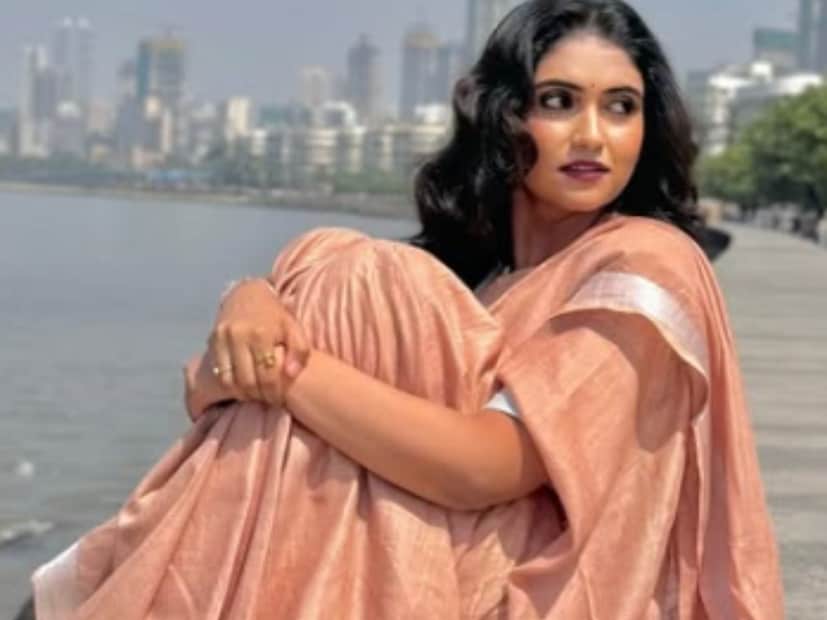  रिंकूने साकारलेली 'आशा' ही फक्त आरोग्य यंत्रणेतील एक कर्मचारी नसून प्रत्येक महिला, प्रत्येक कुटुंबासाठी मार्गदर्शक, आधार आणि निर्भय आवाज आहे. तिच्या डोळ्यांतून दिसणारा संघर्ष, तिच्या पावलांतून जाणवणारी जबाबदारी आणि संकटांचा सामना करताना न हरता उभी राहणारी ताकद आहे. या सर्वांमुळे ही भूमिका चित्रपटाचे प्रमुख आकर्षण ठरणार आहे.