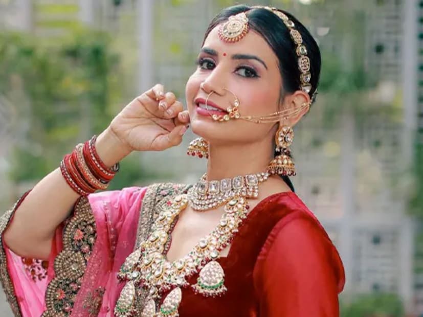  प्रिया फिटनेस फ्रीक आहे आणि जिममध्ये वर्कआउट करण्यात बराच वेळ घालवते. इतकेच नाही, तर प्रिया आहूजा आता एक बिझनेसवूमनही आहे. तिचं स्वतःचं कॅफे आहे, जिथे अनेक स्वादिष्ट पदार्थ मिळतात. सध्या आपल्या मुलासोबत जास्तीत जास्त वेळ घालवताना प्रिया दिसते.