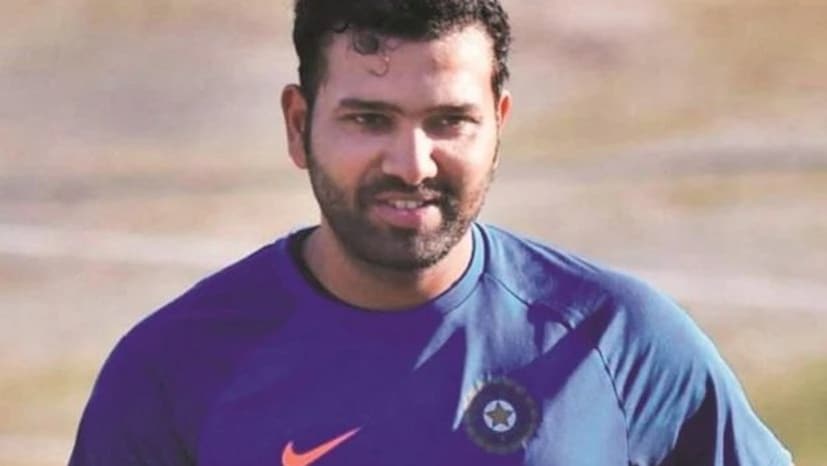 बॉलिवूड स्टार, व्यावसायिक उद्योजकांप्रमाणेच आता भारतीय क्रिकेटपटूही शेअर बाजारात मोठ्या आत्मविश्वासाने आपली गुंतवणूक करत आहेत. मैदानातील यशस्वी कामगिरीनंतर, शेअर मार्केटमध्ये अनेक खेळाडूंनी आपले नशीब आजमावले आहे. यामध्ये भारतीय संघाचा हिटमॅन म्हणून ओळखला जाणारा कर्णधार रोहित शर्मा याचे नाव आघाडीवर आहे, जो आता गुंतवणुकीच्या विश्वातही आपली ओळख निर्माण करत आहे. बॉलिवूड स्टार, व्यावसायिक उद्योजकांप्रमाणेच आता भारतीय क्रिकेटपटूही शेअर बाजारात मोठ्या आत्मविश्वासाने आपली गुंतवणूक करत आहेत. मैदानातील यशस्वी कामगिरीनंतर, शेअर मार्केटमध्ये अनेक खेळाडूंनी आपले नशीब आजमावले आहे. यामध्ये भारतीय संघाचा हिटमॅन म्हणून ओळखला जाणारा कर्णधार रोहित शर्मा याचे नाव आघाडीवर आहे, जो आता गुंतवणुकीच्या विश्वातही आपली ओळख निर्माण करत आहे.