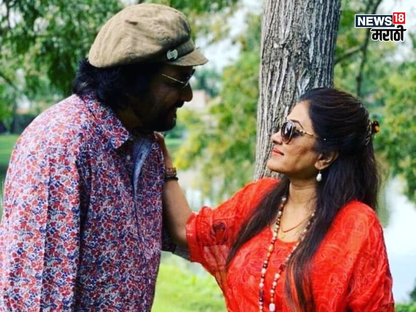 रूप कुमार राठोडने त्याचे गुरू अनूप जलोटा यांच्या पत्नीशी लग्न केलं. कारकिर्दीच्या सुरुवातीला रूप कुमार राठोड अनुप जलोटा यांच्या टीमचा भाग होता. त्याने त्यांच्याकडून संगीतातील बारकावे शिकले आणि स्वतःचे कार्यक्रमही सादर केले. रूप अनुपच्या घरी वारंवार येत असे. या काळात त्याची अनुप जलोटा यांच्या पत्नी सोनाली सेठशी मैत्री झाली. त्यांची जवळीक वाढली आणि अखेर ते प्रेमात पडले.