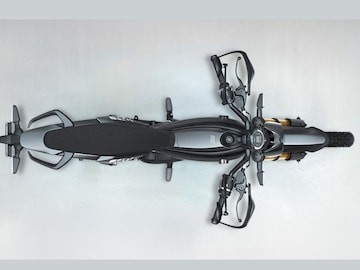 Royal Enfield: धाकड नव्हे 'लाकूड' बुलेट, ना आवाज,ना बॉडी; आली 'लुना'सारखी बुलेट Royal Enfield: धाकड नव्हे 'लाकूड' बुलेट, ना आवाज,ना बॉडी; आली 'लुना'सारखी बुलेट