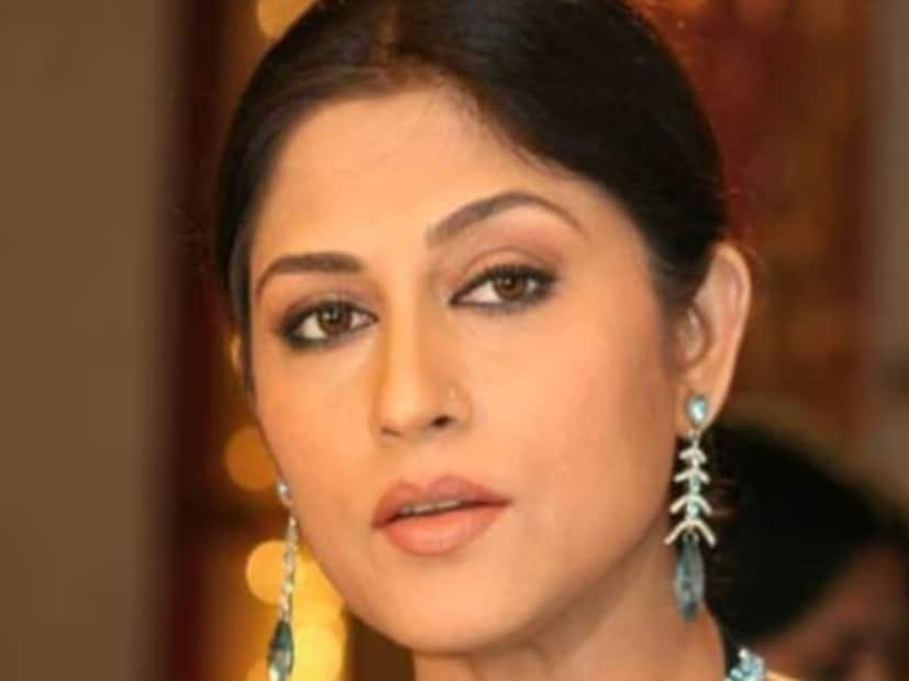  रूपा गांगुलीला कधीच अभिनेत्री व्हायचं नव्हतं. कोलकाता येथील जोगमाया देवी कॉलेजमधून त्यांनी आपलं शिक्षण पूर्ण केलं. त्यानंतर कुटुंबियांनीच रूपा यांना अभिनय क्षेत्रात करिअर करण्यासाठी प्रेरित केलं. कुटुंबिय आणि मित्रमंडळींच्या आग्रहानंतर तिने 'निरुपमा' ही बंगाली शॉर्ट फिल्म केली. पण बी.आर. चोप्रा यांच्या 'महाभारत'मधील द्रौपदीच्या माध्यमातून रूपा यांना खऱ्या अर्थाने प्रसिद्धी मिळाली.