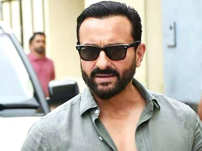  सैफ अली खान लवकरच 'डायनिंग विद द कपूर' आणि 'हैवान'मध्ये झळकणार आहे. सैफच्या आगामी प्रोजेक्टची चाहत्यांना आता उत्सुकता आहे. सैफ अली खान 'ज्युनिअर पटौदी' म्हणून ओळखला जातो.