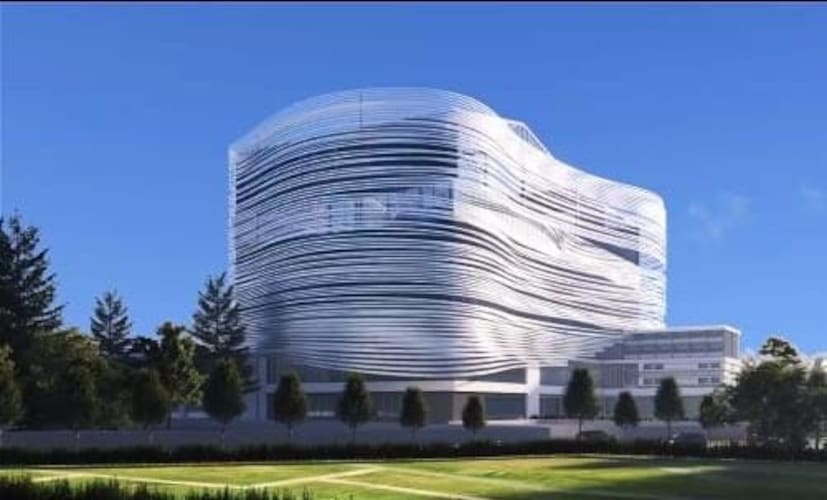  मुख्यमंत्री देवेंद्र फडणवीस, उपमुख्यमंत्री एकनाथ शिंदे आणि उद्योगमंत्री उदय सामंत यांच्या सहकार्याने या क्रीडा संकुलाचे काम प्रगतीपथावर जात आहे. या आधुनिक क्रीडासंकुलात पंचवीस हजार चौ.मी. क्षेत्रफळाची बहुमजली क्रीडा इमारत उभारली जाणार आहे. 