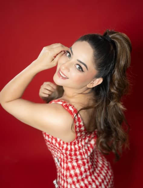  माहीच्या जवळच्या व्यक्तीने दिलेल्या माहितीनुसार,"माहीला भयंकर ताप आला असून ती प्रचंड अशक्त झालेली नाही. डॉक्टर आता काही तपासण्या करतील".