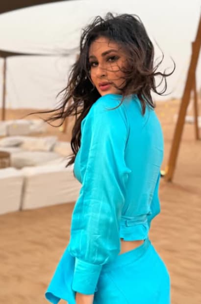  मौनी रॉय नुकतीच एका मुलाखतीत म्हणाली की, वयाच्या 21 व्या वर्षी तिला एका भीतीदायक अनुभवानाचा सामना करावा लागला होता. कास्टिंगबाबत घडलेल्या या घटनेनं मौनीला आयुष्यभरासाठी घाबरवलं आहे.