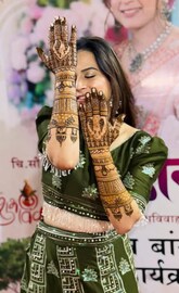 प्राजक्ता गायकवाडचा मेहंदीसोहळा, कुठे लिहिलंय 'शंभूराज' नाव PHOTOS