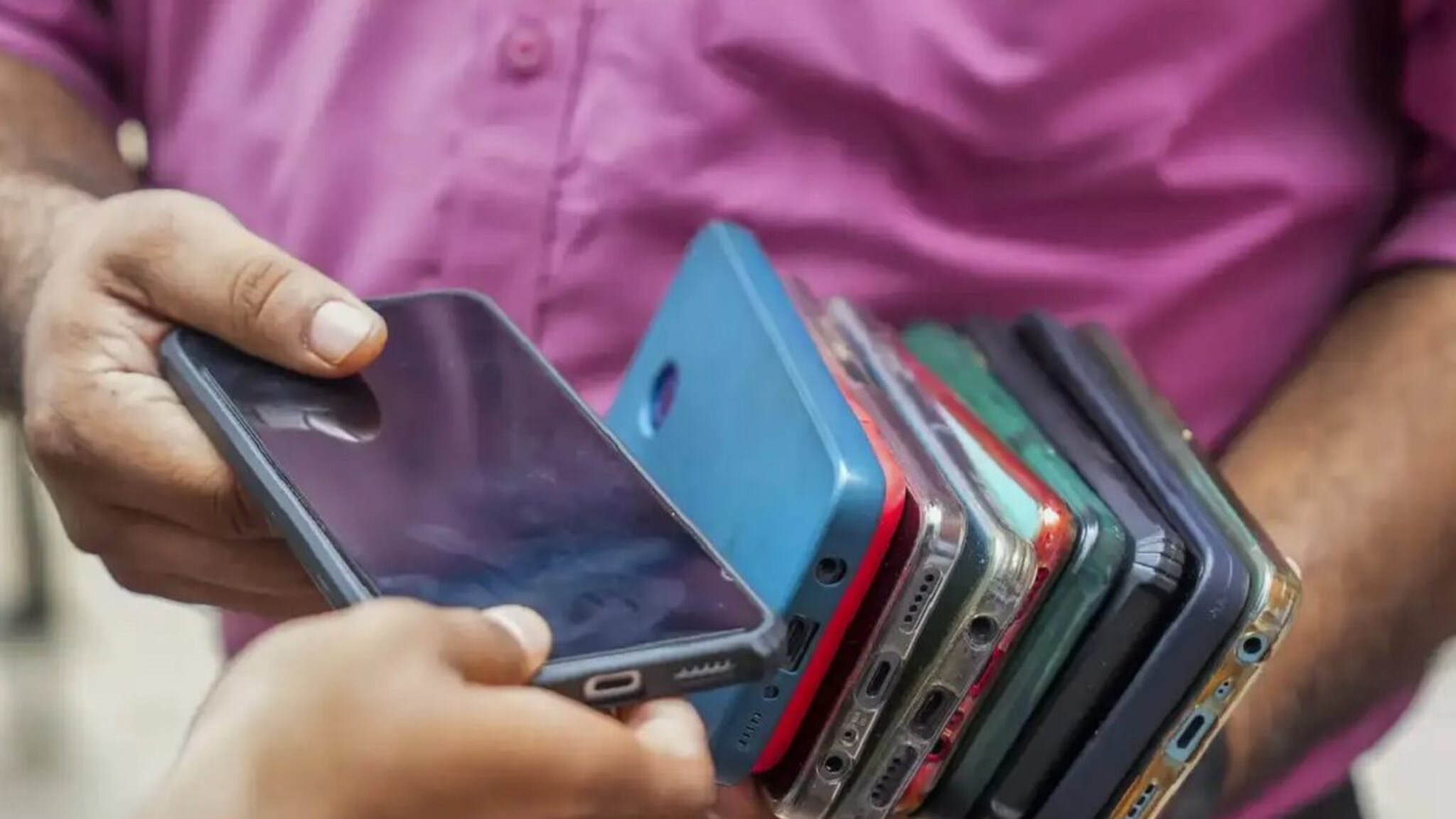 जुना फोन खरेदी करताय? आधी करा हे 5 काम, अन्यथा होईल पाश्चाताप