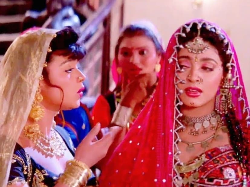  90s मधील अनेक गाणी सुपरहिट ठरली आहेत. या गाण्यांचे बोल, संगीत अशा सर्व गोष्टींमुळे ही गाणी चाहते आवर्जुन ऐकतात.