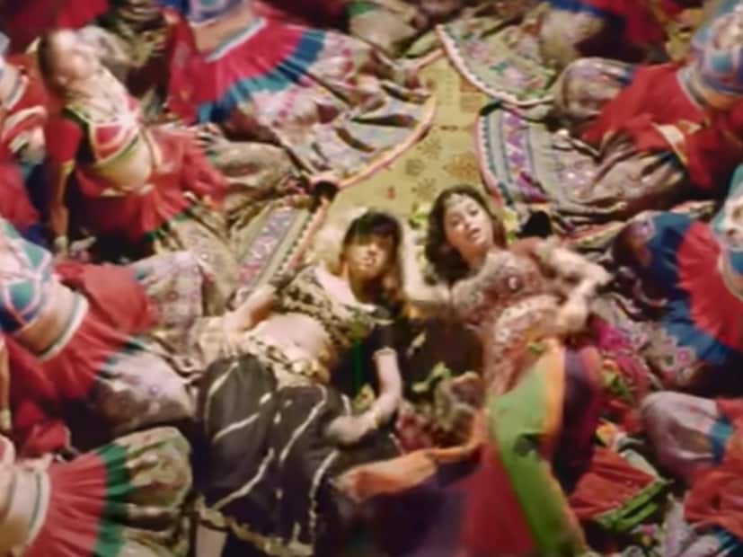  'नाजायज' चित्रपट रिलीज झाल्यानंतर जुही चावला बहुगुणी अभिनेत्री म्हणून प्रेक्षकांसमोर आली. हा चित्रपट बॉक्स ऑफिसवर जादू दाखवण्यात कमी पडला असला तरी या सिनेमातील 'दरवाजा खुला छोड आई नींद के मारे' हे गाणं आजही 90च्या दशकातील बोल्ड गाण्यांपैकी एक मानले जाते.