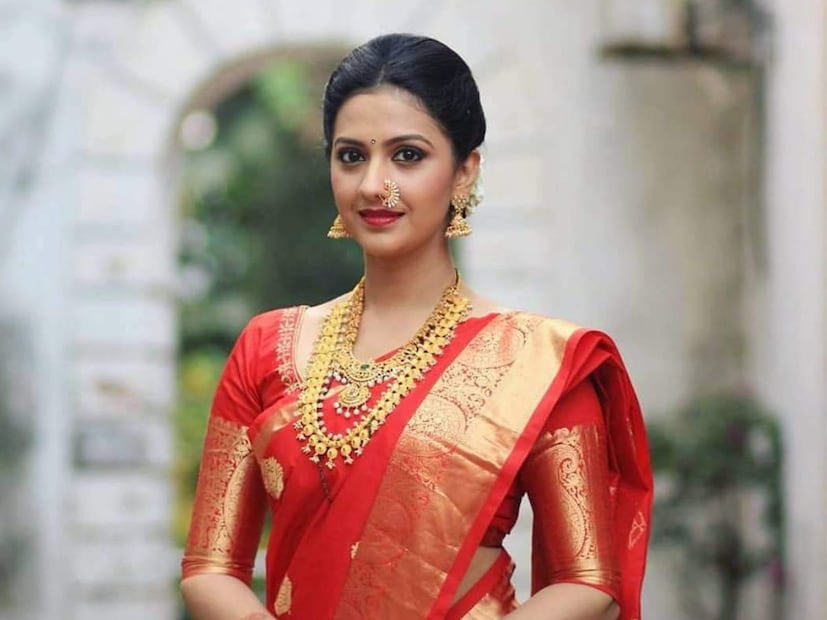  तेजश्री प्रधान (Tejashree Pradhan) : 'होणार सून मी या घरची' या मालिकेदरम्यान तेजश्री प्रधान आणि शशांक केतकर यांनी लग्न केलं. पण त्यांचं नातं फार काळ टिकलं नाही आणि ते वेगळे झाले.