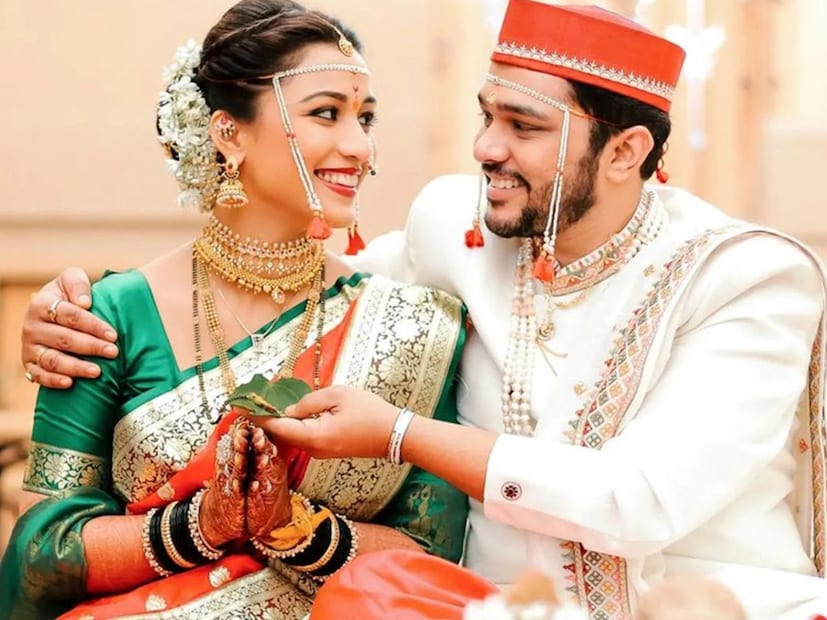  सुयष टिळक (Suyash Tilak) : सुयश टिळक आणि आयुषी भावे 2011 मध्ये लग्नबंधनात अडकले होते. पण आता इंस्टाग्रामवर दोघांनी एकमेकांना अनफॉलो केलं असून त्यांच्या नात्याला दुरावा आल्याची चर्चा आहे.