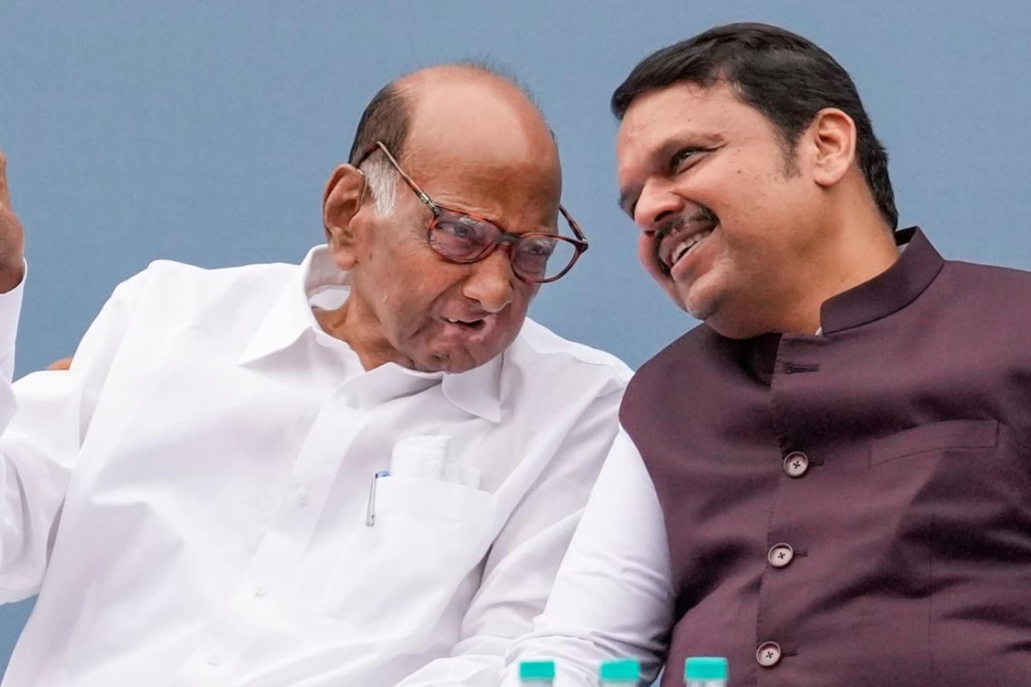 निवडणुकीच्या तोंडावर शरद पवार- देवेंद्र फडणवीस एकत्र, फोटो आला समोर