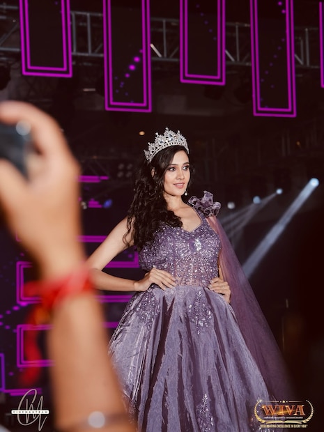  दिवस-रात्र कठोर मेहनत आणि ट्रेनिंग घेतल्यानंतर २०२५ मध्ये ती मिसेस राजस्थानची पहिली रनरअप (Runner-up) बनून प्रसिद्ध झाली. आज लालिता नेहरा ही कधी शेतात ट्रॅक्टर चालवताना दिसते, तर कधी रँप वॉकवर आपली वेगळी ओळख निर्माण करताना दिसते. अनेक मोठ्या ब्रॅण्ड्सकडून तिला जाहिरातींसाठी विचारणा होत आहे. 