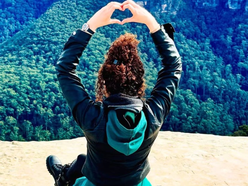  बॉलिवूडच्या या प्रसिद्ध गायिकेचा आवाज नेहमी मनाला भिडतो, पण अलीकडेच तिने असं काही केलं आहे की ज्याने सगळ्यांच्या डोळ्यांत आनंदाश्रू येतील. विशेष म्हणजे या कृतीनंतर गायिकेचं नाव गिनीज वर्ल्ड रेकॉर्ड्समध्ये नोंदवले गेले आहे.