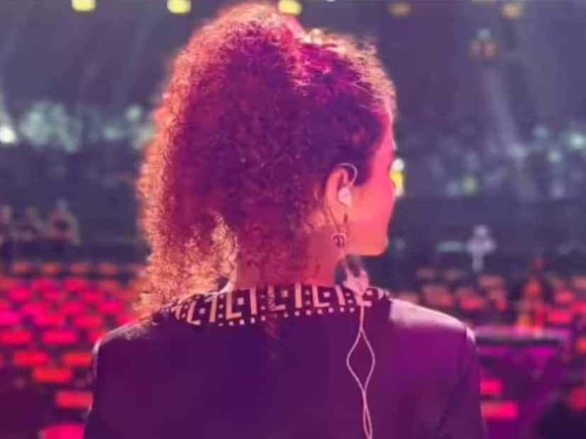 भारतात कला ही फक्त मनोरंजनाचं साधन नाही, तर समाजसेवा आणि लोकांना एकत्र आणण्याचं माध्यम मानली जाते. आपल्या देशात असे अनेक कलाकार झाले आहेत ज्यांनी आपल्या कलेने लोकांची मनं जिंकलीच नाहीत, तर समाजात बदल घडवून एक उदाहरणही निर्माण केलं. भारतामध्ये कलेचं खरं उद्दिष्ट फक्त नाव किंवा प्रसिद्धी मिळवणं नाही, तर आपल्या कलेच्या माध्यमातून मानवतेसाठी काहीतरी चांगलं करणं आहे. नुकतीच बॉलिवूडची एक प्रसिद्ध गायिका 3800 मुलांसाठी देवदूत बनली आहे. भारतात कला ही फक्त मनोरंजनाचं साधन नाही, तर समाजसेवा आणि लोकांना एकत्र आणण्याचं माध्यम मानली जाते. आपल्या देशात असे अनेक कलाकार झाले आहेत ज्यांनी आपल्या कलेने लोकांची मनं जिंकलीच नाहीत, तर समाजात बदल घडवून एक उदाहरणही निर्माण केलं. भारतामध्ये कलेचं खरं उद्दिष्ट फक्त नाव किंवा प्रसिद्धी मिळवणं नाही, तर आपल्या कलेच्या माध्यमातून मानवतेसाठी काहीतरी चांगलं करणं आहे. नुकतीच बॉलिवूडची एक प्रसिद्ध गायिका 3800 मुलांसाठी देवदूत बनली आहे.