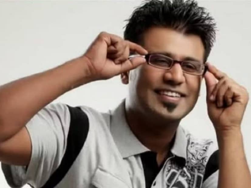  पंजाबी म्युझिक इंडस्ट्रीतील लोकप्रिय गायक हरमन सिद्धू यांचे रस्ते अपघातात निधन झाले आहे. वयाच्या 37 व्या वर्षी त्यांनी अखेरचा श्वास घेतला आहे. त्यांच्या निधनाने संगीतविश्वात शोक व्यक्त केला जात आहे.