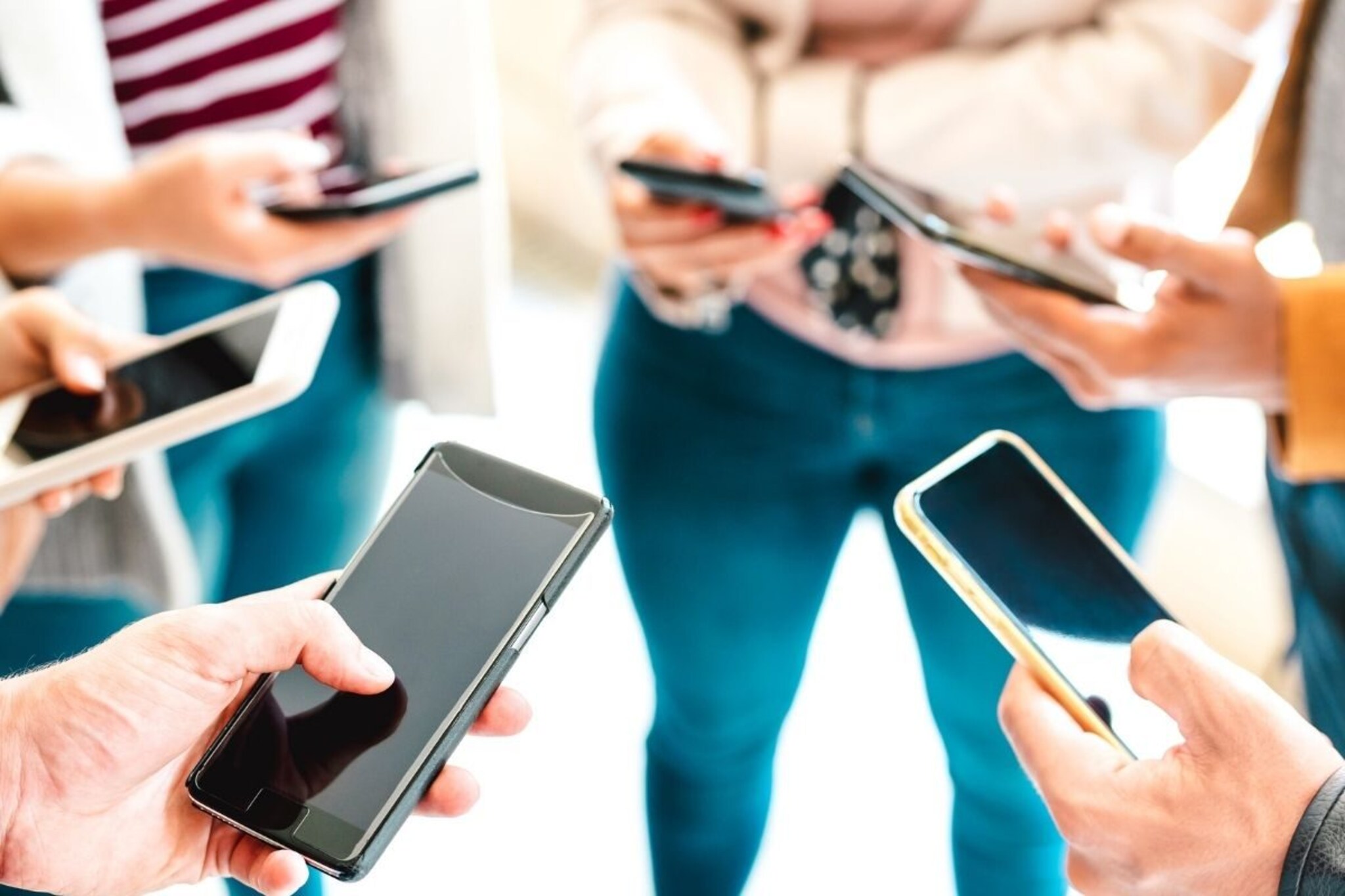 एकदा स्मार्टफोन घेतला की तो किती वर्षे वापरायचा, कधी एक्स्पायर होतो मोबाईल?