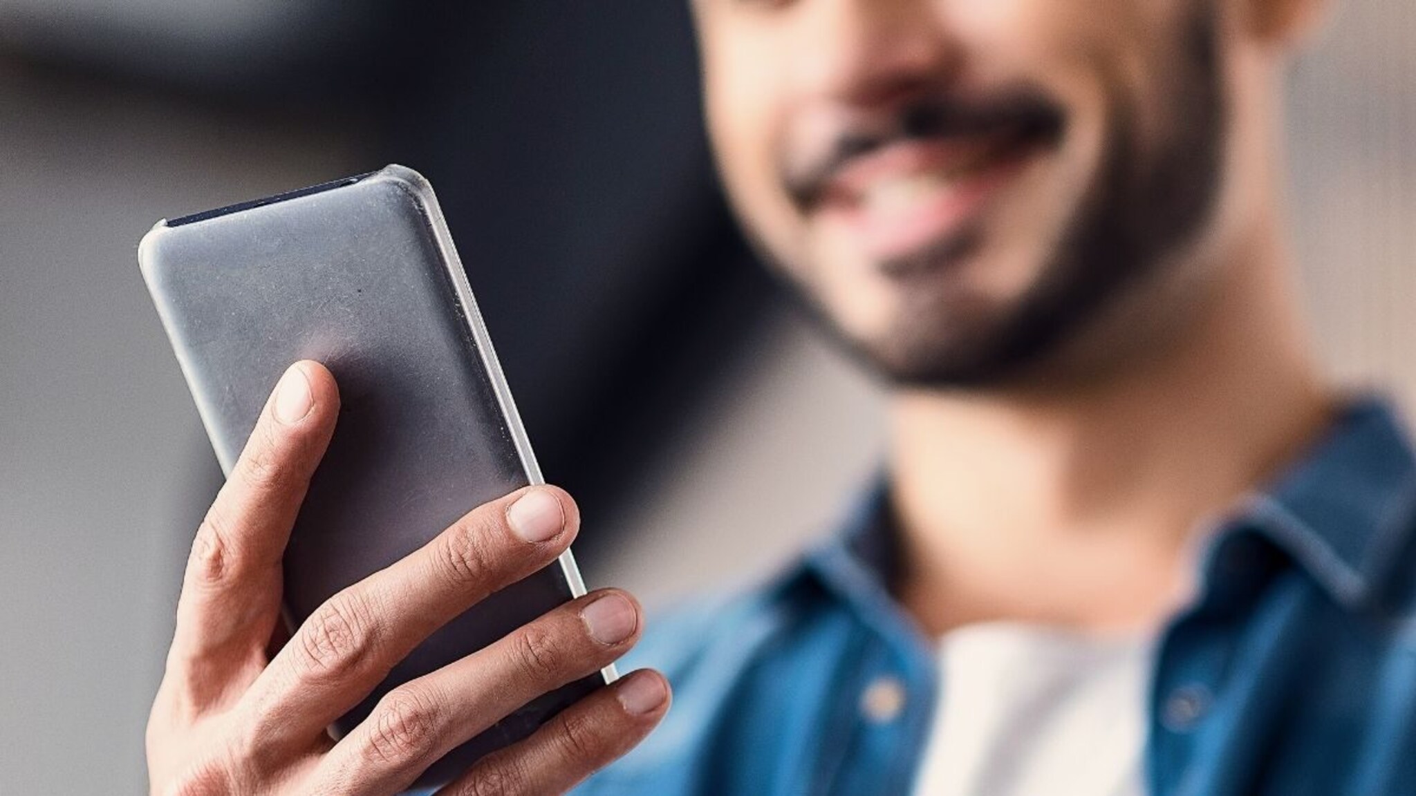 Mobile Interesting Fact : स्मार्टफोनची बॅटरी काढता का येत नाही, कंपनी ती सील का ठेवते?