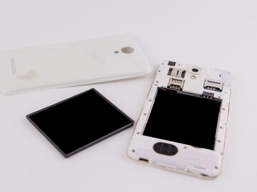 स्मार्टफोनची बॅटरी काढता का येत नाही, कंपनी ती सील का ठेवते?