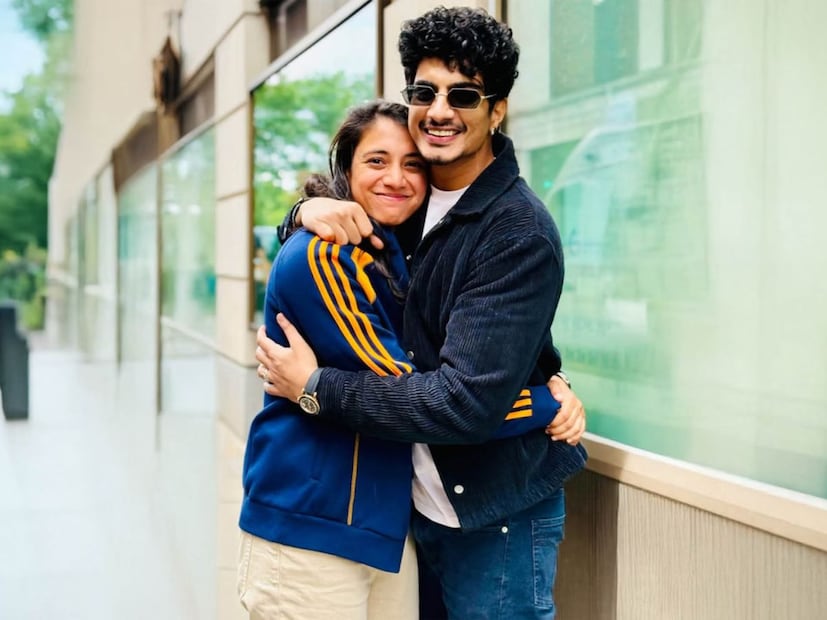  म्युझिक इव्हेंटमधील पलाशच्या गाण्यावर स्मृती फिदा झाली. स्मृती आणि पलाश यांची मैत्री झाली. पुढे या मैत्रीचं रुपांतर प्रेमात झालं. अखेर पलाशने स्मृतीला प्रपोज केलं. रिलेशनच्या पाच वर्षांनी म्हणजेच 2024 मध्ये त्यांनी त्यांच्या नात्याची अधिकृतरित्या कबुली दिली.