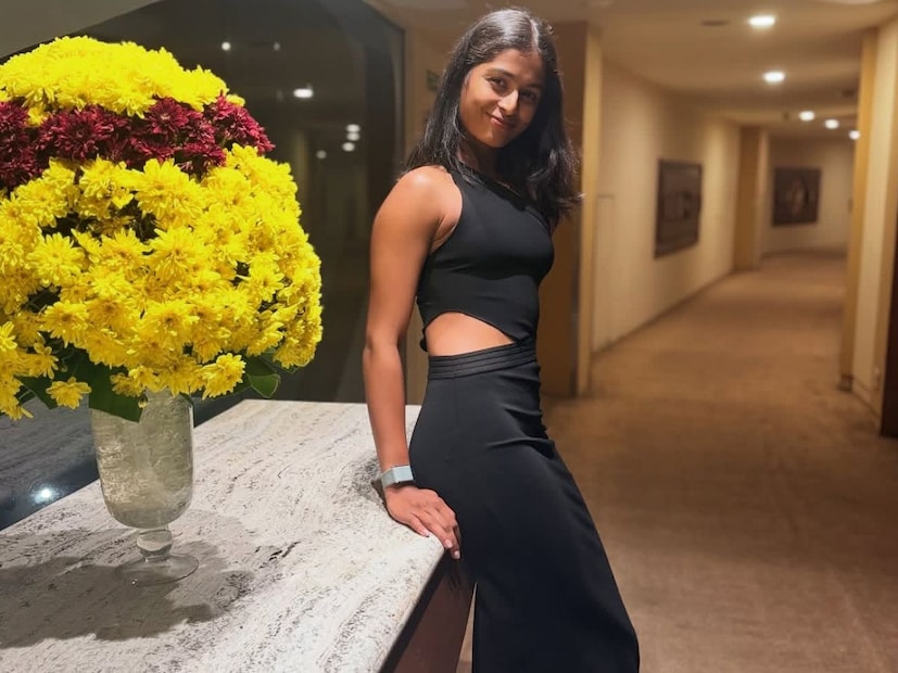 स्मृती मानधनानंतर टीम इंडियाची क्रश श्रेयांका पाटील असल्याचे बोलले जा आहेत. कारण तिचे मोठ्या प्रमाणावर चाहते आहेत.अनेकांना ती स्मृतीनंतर टीम इंडीयाची क्रश वाटते.