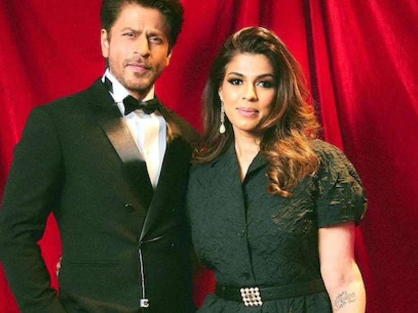  पूजा ददलानी : शाहरुखच्या फॉलो लिस्टमध्ये त्याची मॅनेजर पूजा ददलानीचाही समावेश आहे. शाहरुख आणि पूजा ददलानी अनेकदा एकत्र स्पॉट होतात. पूजा शाहरुखची मॅनेजर असून गौरी खानची खास मैत्रिणदेखील आहे. पूजा 2012 पासून शाहरुखसोबत काम करत आहे.